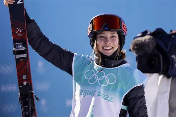 檢測冬奧冠軍穀愛淩滑雪板的顏色，選用什麽設備？