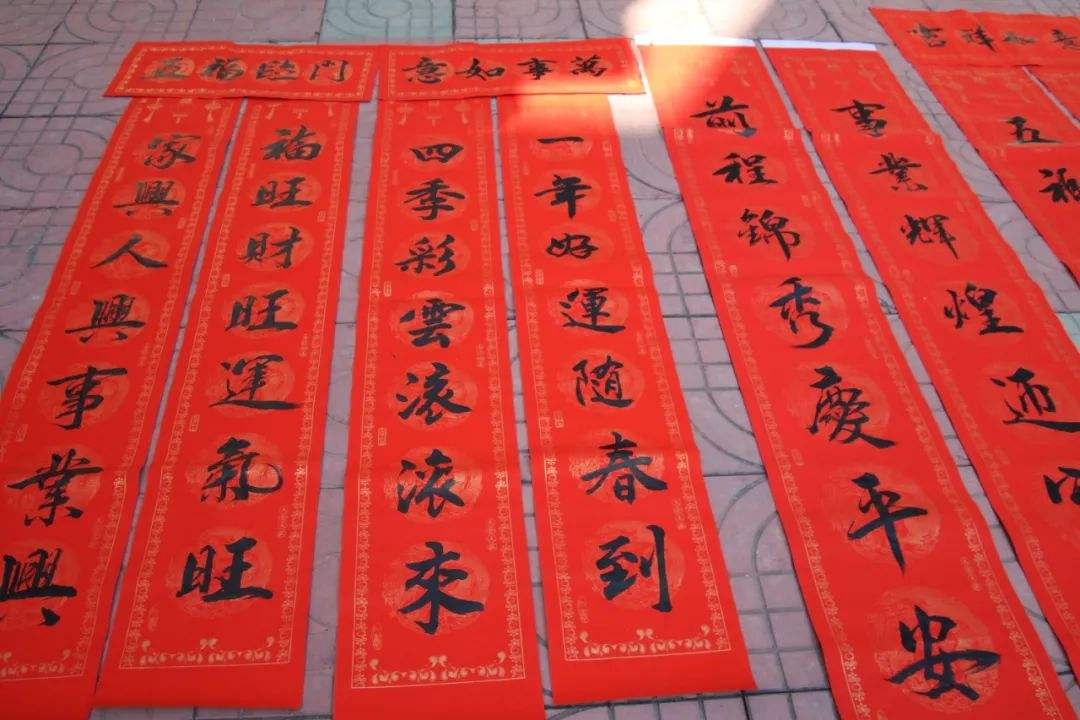 使用標準光源箱檢測春聯的顏色，有哪些優點？