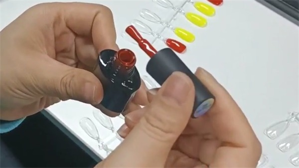 案例：指甲油測色——泰雙TS7700分光測色儀